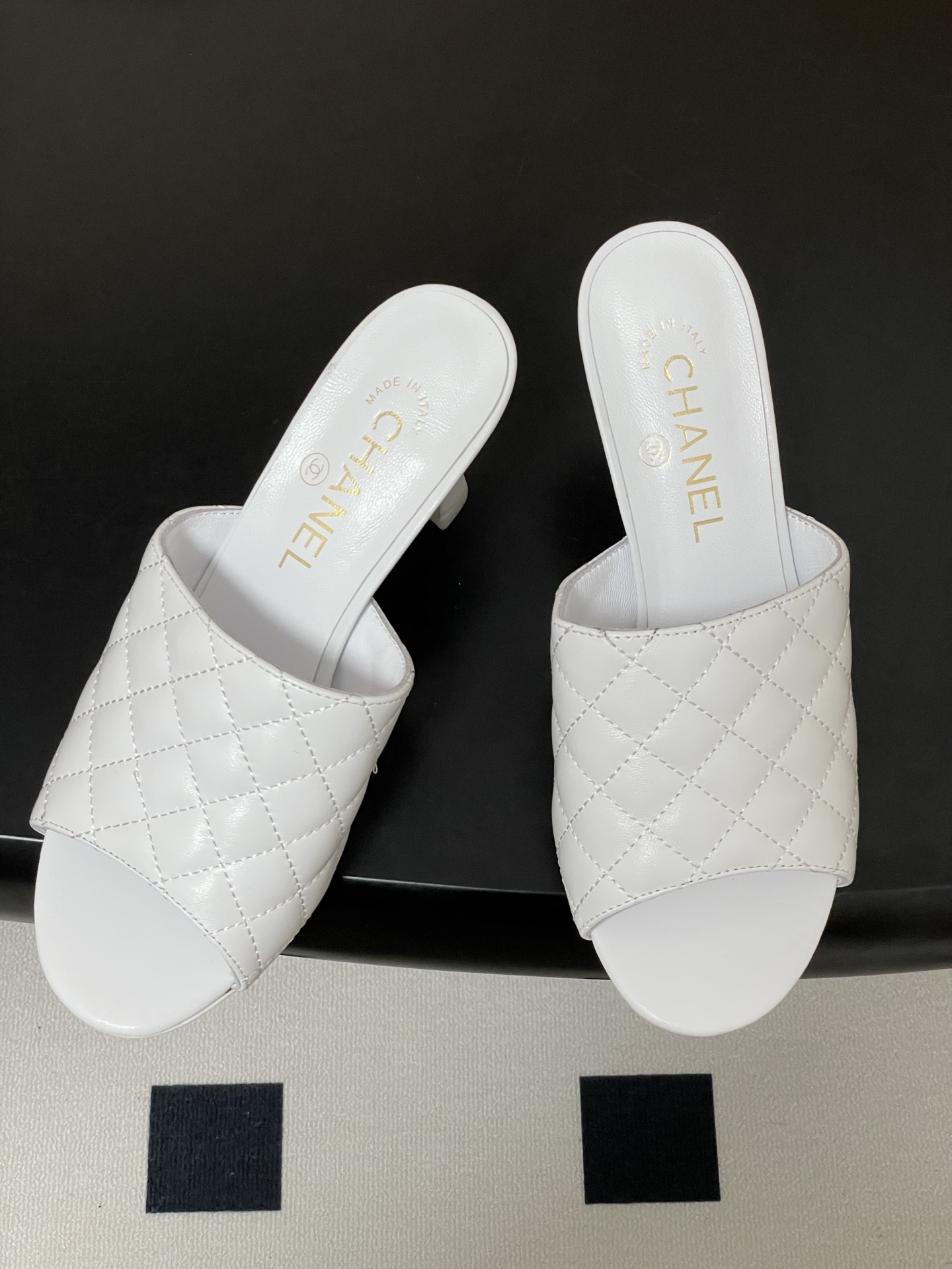 2026早春度假系列爆品🔥Chanel 小香26A 经典菱格鱼嘴蜜儿高跟拖鞋标志性双C扣凉拖鞋简约时尚, 2026早春度假系列爆品🔥Chanel 小香26A 经典菱格鱼嘴蜜儿高跟拖鞋标志性双C扣凉拖鞋简约时尚,