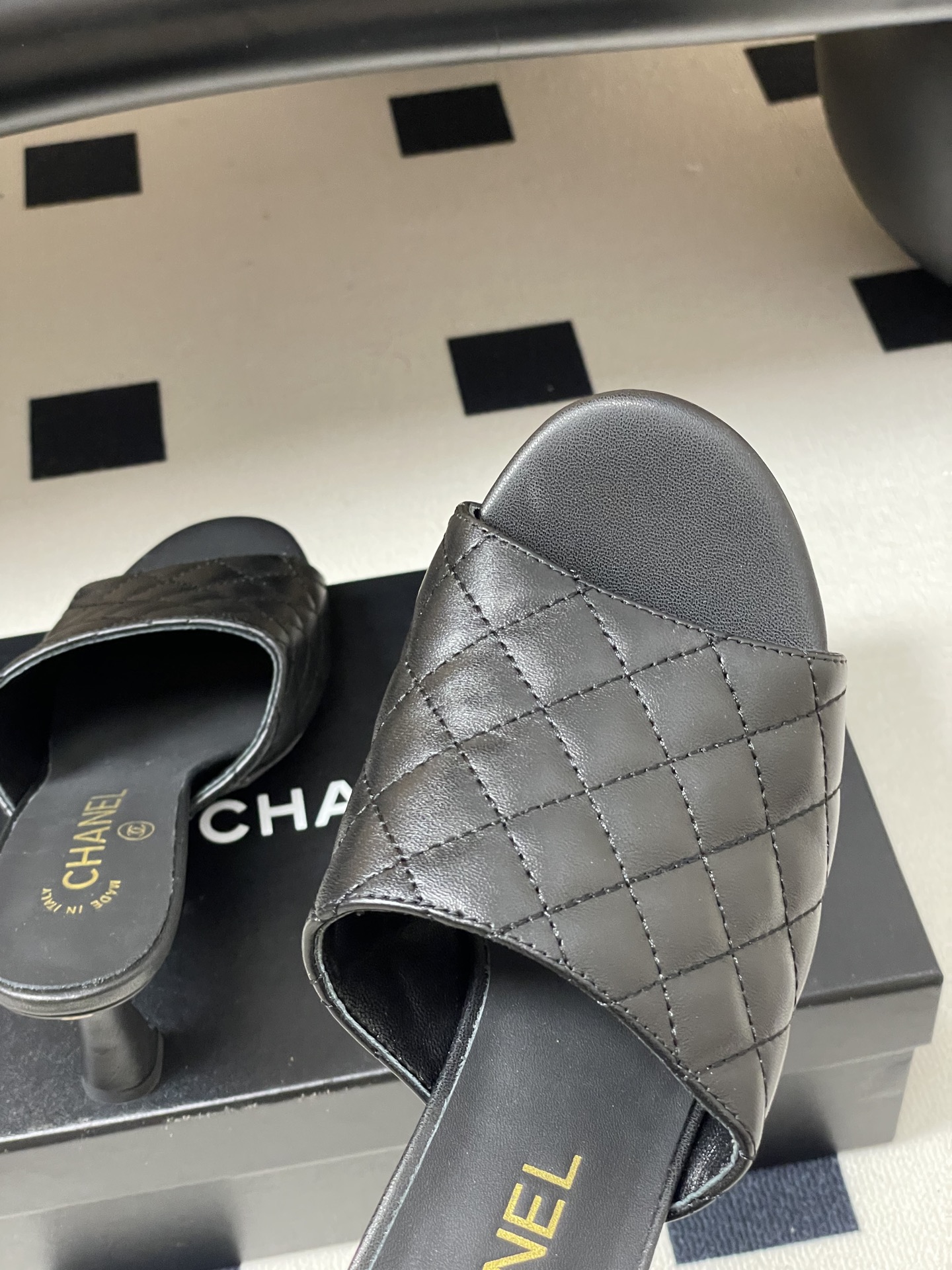 2026早春度假系列爆品🔥Chanel 小香26A 经典菱格鱼嘴蜜儿高跟拖鞋标志性双C扣凉拖鞋简约时尚, 2026早春度假系列爆品🔥Chanel 小香26A 经典菱格鱼嘴蜜儿高跟拖鞋标志性双C扣凉拖鞋简约时尚,