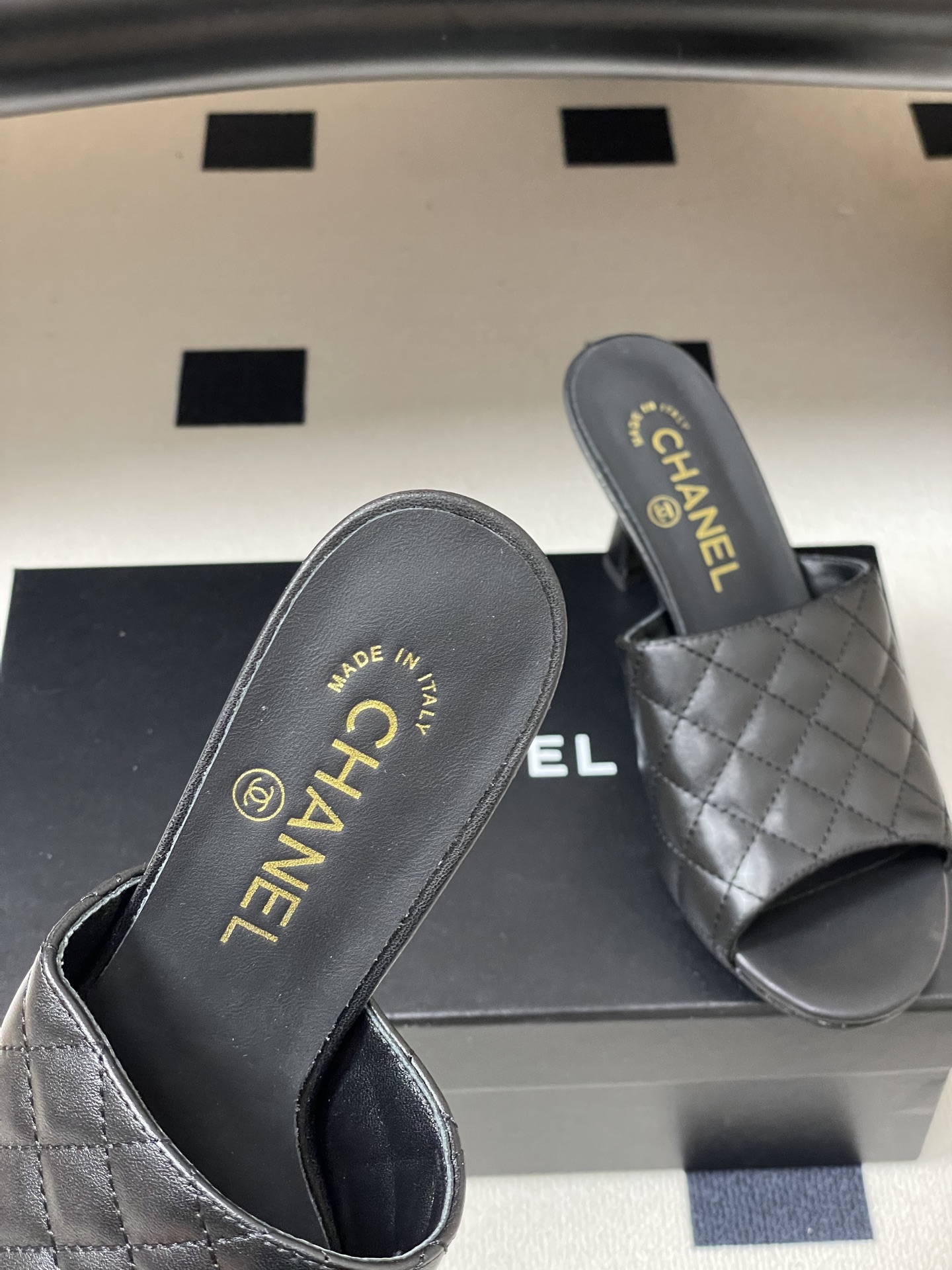 2026早春度假系列爆品🔥Chanel 小香26A 经典菱格鱼嘴蜜儿高跟拖鞋标志性双C扣凉拖鞋简约时尚, 2026早春度假系列爆品🔥Chanel 小香26A 经典菱格鱼嘴蜜儿高跟拖鞋标志性双C扣凉拖鞋简约时尚,