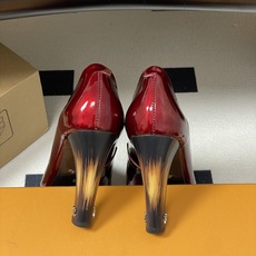 26ss春夏新款 LOUIS VUITTON 路易威登 LV 尖头复古高跟鞋渐变跟漆皮亮面单鞋豪门姐姐风 26ss春夏新款 LOUIS VUITTON 路易威登 LV 尖头复古高跟鞋渐变跟漆皮亮面单鞋豪门姐姐风