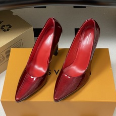 26ss春夏新款 LOUIS VUITTON 路易威登 LV 尖头复古高跟鞋渐变跟漆皮亮面单鞋豪门姐姐风 26ss春夏新款 LOUIS VUITTON 路易威登 LV 尖头复古高跟鞋渐变跟漆皮亮面单鞋豪门姐姐风