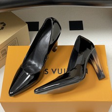 26ss春夏新款 LOUIS VUITTON 路易威登 LV 尖头复古高跟鞋渐变跟漆皮亮面单鞋豪门姐姐风 26ss春夏新款 LOUIS VUITTON 路易威登 LV 尖头复古高跟鞋渐变跟漆皮亮面单鞋豪门姐姐风