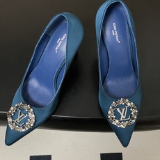 26ss春夏新款 LOUIS VUITTON 路易威登 LV MET 经典字母钻扣高跟鞋尖头缎面水钻扣细 26ss春夏新款 LOUIS VUITTON 路易威登 LV MET 经典字母钻扣高跟鞋尖头缎面水钻扣细