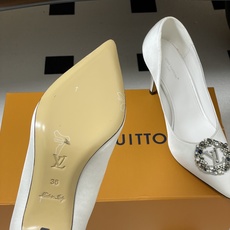 26ss春夏新款 LOUIS VUITTON 路易威登 LV MET 经典字母钻扣高跟鞋尖头缎面水钻扣细 26ss春夏新款 LOUIS VUITTON 路易威登 LV MET 经典字母钻扣高跟鞋尖头缎面水钻扣细