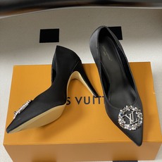 26ss春夏新款 LOUIS VUITTON 路易威登 LV MET 经典字母钻扣高跟鞋尖头缎面水钻扣细 26ss春夏新款 LOUIS VUITTON 路易威登 LV MET 经典字母钻扣高跟鞋尖头缎面水钻扣细