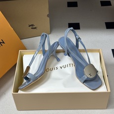 26ss夏季新款 LOUIS VUITTON 路易威登 Lv TREASURE凉鞋新颖字母金属扣小猫跟凉 26ss夏季新款 LOUIS VUITTON 路易威登 Lv TREASURE凉鞋新颖字母金属扣小猫跟凉