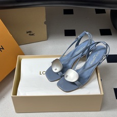 26ss夏季新款 LOUIS VUITTON 路易威登 Lv TREASURE凉鞋新颖字母金属扣小猫跟凉 26ss夏季新款 LOUIS VUITTON 路易威登 Lv TREASURE凉鞋新颖字母金属扣小猫跟凉
