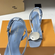 26ss夏季新款 LOUIS VUITTON 路易威登 Lv TREASURE凉鞋新颖字母金属扣小猫跟凉 26ss夏季新款 LOUIS VUITTON 路易威登 Lv TREASURE凉鞋新颖字母金属扣小猫跟凉
