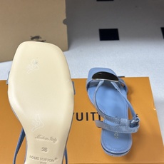 26ss夏季新款 LOUIS VUITTON 路易威登 Lv TREASURE凉鞋新颖字母金属扣小猫跟凉 26ss夏季新款 LOUIS VUITTON 路易威登 Lv TREASURE凉鞋新颖字母金属扣小猫跟凉