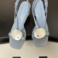 26ss夏季新款 LOUIS VUITTON 路易威登 Lv TREASURE凉鞋新颖字母金属扣小猫跟凉 26ss夏季新款 LOUIS VUITTON 路易威登 Lv TREASURE凉鞋新颖字母金属扣小猫跟凉