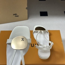 26ss夏季新款 LOUIS VUITTON 路易威登 Lv TREASURE凉鞋新颖字母金属扣小猫跟凉 26ss夏季新款 LOUIS VUITTON 路易威登 Lv TREASURE凉鞋新颖字母金属扣小猫跟凉