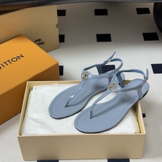 26ss夏季新配色 LOUIS VUITTON 路易威登 LV VIBE 夹趾人字拖鞋五金圆扣夹脚凉鞋本 26ss夏季新配色 LOUIS VUITTON 路易威登 LV VIBE 夹趾人字拖鞋五金圆扣夹脚凉鞋本