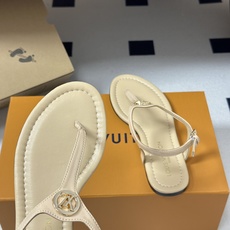 26ss夏季新配色 LOUIS VUITTON 路易威登 LV VIBE 夹趾人字拖鞋五金圆扣夹脚凉鞋本 26ss夏季新配色 LOUIS VUITTON 路易威登 LV VIBE 夹趾人字拖鞋五金圆扣夹脚凉鞋本