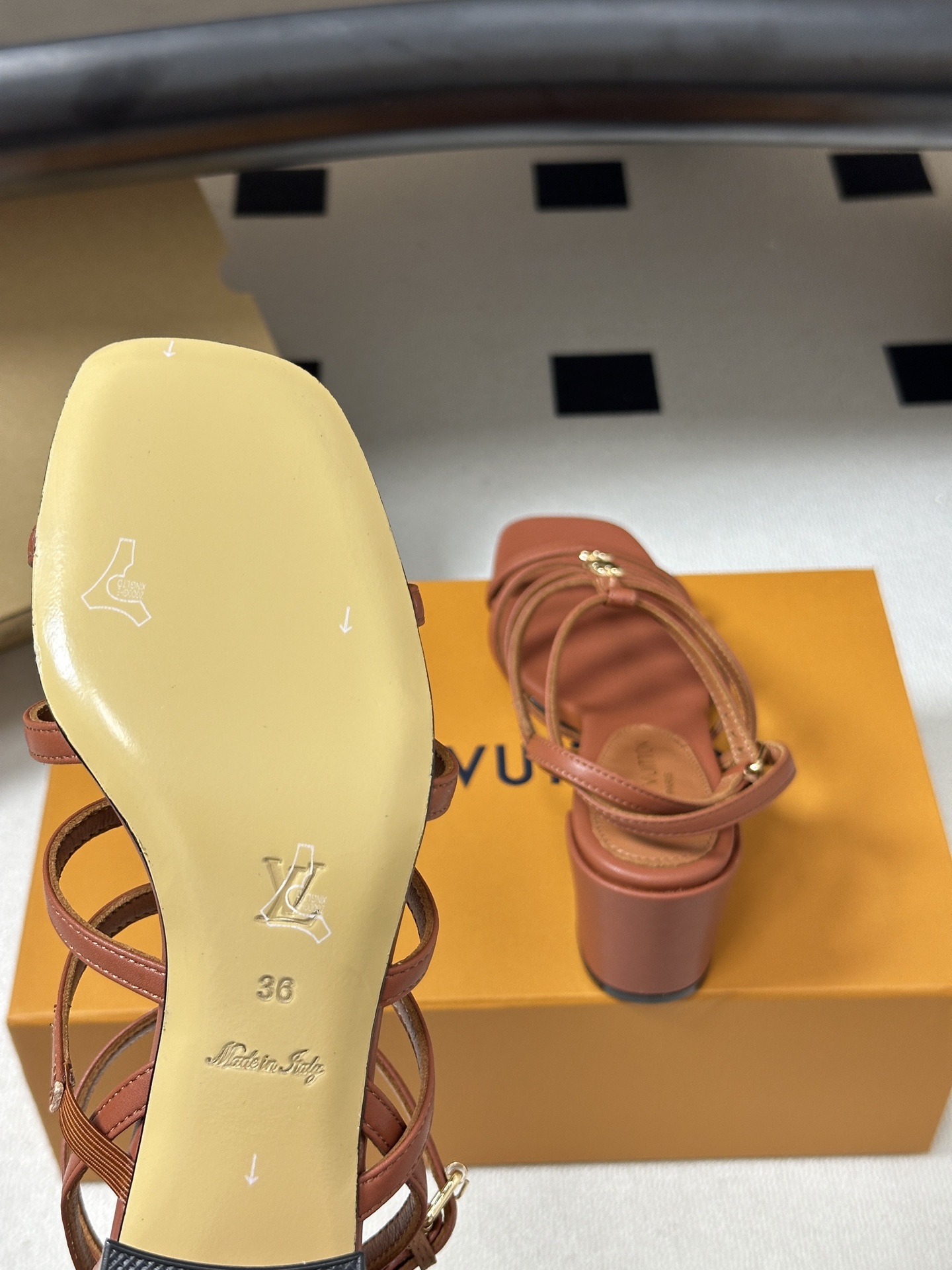 26ss夏季新款 LOUIS VUITTON 路易威登 LV GAIA凉鞋方头罗马五金扣粗跟凉鞋Gaia 26ss夏季新款 LOUIS VUITTON 路易威登 LV GAIA凉鞋方头罗马五金扣粗跟凉鞋Gaia