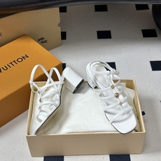 26ss夏季新款 LOUIS VUITTON 路易威登 LV GAIA凉鞋方头罗马五金扣粗跟凉鞋Gaia 26ss夏季新款 LOUIS VUITTON 路易威登 LV GAIA凉鞋方头罗马五金扣粗跟凉鞋Gaia