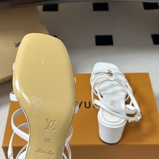 26ss夏季新款 LOUIS VUITTON 路易威登 LV GAIA凉鞋方头罗马五金扣粗跟凉鞋Gaia 26ss夏季新款 LOUIS VUITTON 路易威登 LV GAIA凉鞋方头罗马五金扣粗跟凉鞋Gaia