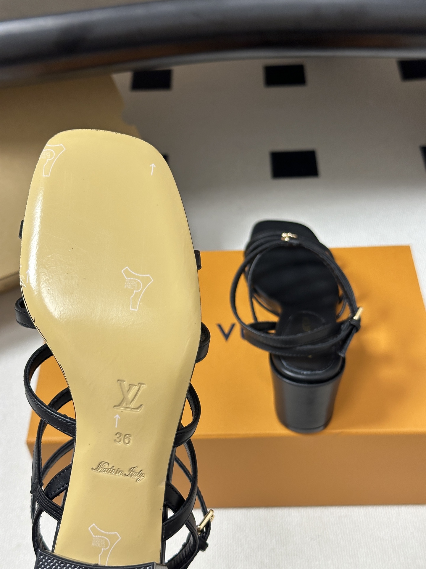 26ss夏季新款 LOUIS VUITTON 路易威登 LV GAIA凉鞋方头罗马五金扣粗跟凉鞋Gaia