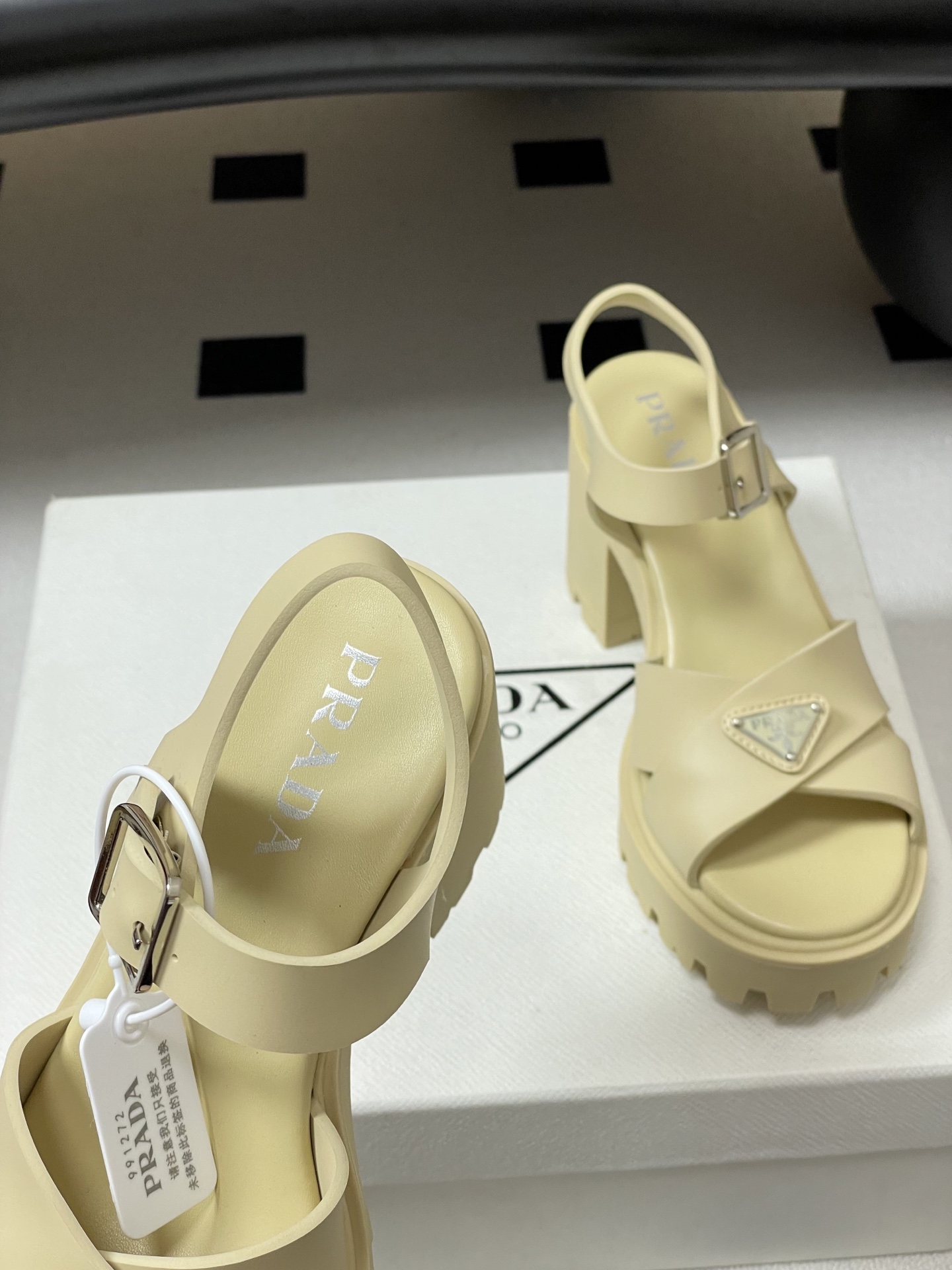 26Fw春夏新款Prada 普拉达 经典三角标Monolith厚底交叉带凉鞋防水台橡胶罗马沙滩凉鞋粗高跟