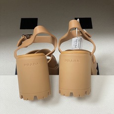 26Fw春夏新款Prada 普拉达 经典三角标Monolith厚底交叉带凉鞋防水台橡胶罗马沙滩凉鞋粗高跟 26Fw春夏新款Prada 普拉达 经典三角标Monolith厚底交叉带凉鞋防水台橡胶罗马沙滩凉鞋粗高跟