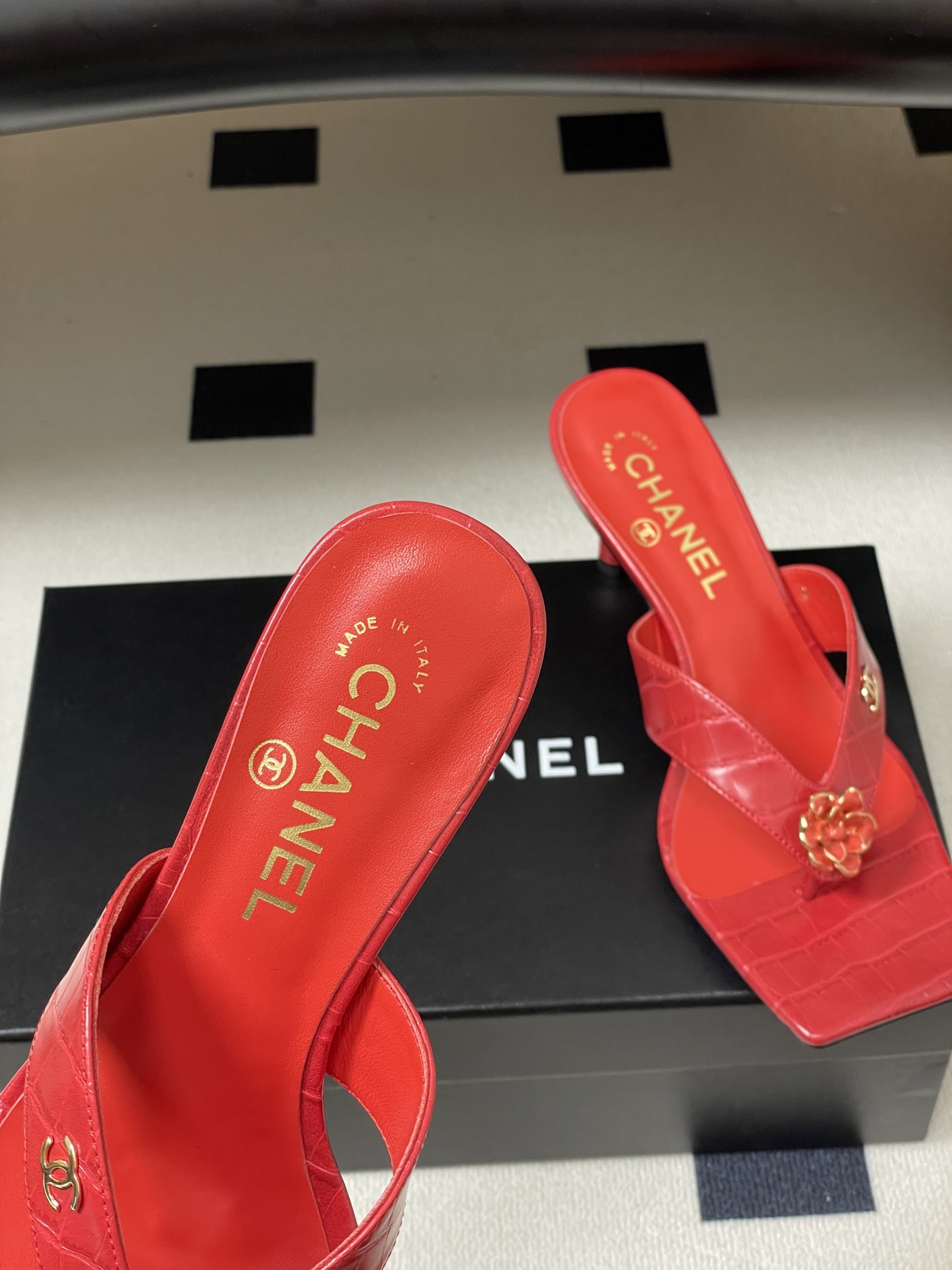 26Ss春夏新款Chanel 小香26最新走秀款 经典双C扣/山茶花人字拖鞋高跟凉拖鞋方头夹脚人字拖鞋细