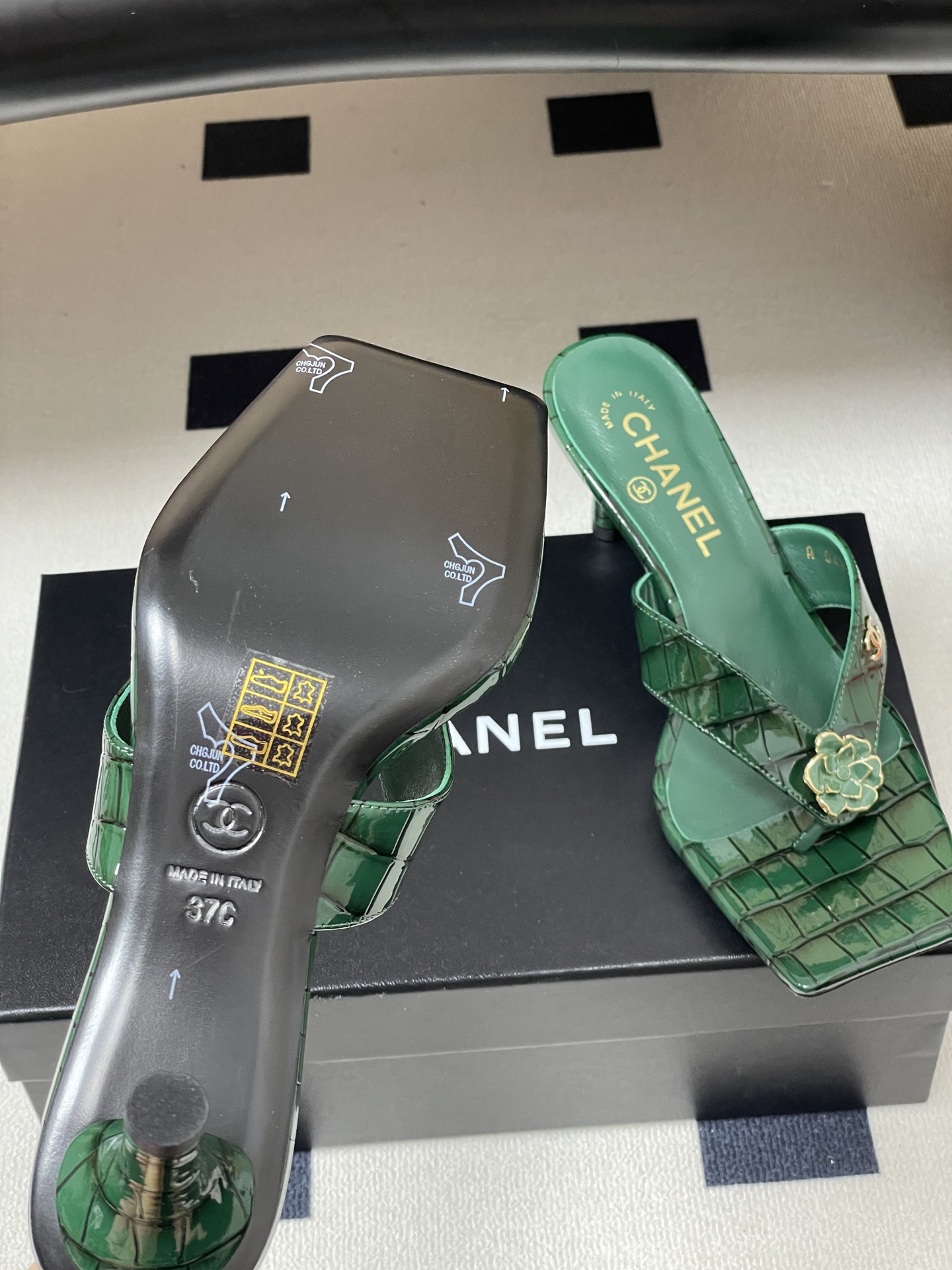 26Ss春夏新款Chanel 小香26最新走秀款 经典双C扣/山茶花人字拖鞋高跟凉拖鞋方头夹脚人字拖鞋细 26Ss春夏新款Chanel 小香26最新走秀款 经典双C扣/山茶花人字拖鞋高跟凉拖鞋方头夹脚人字拖鞋细