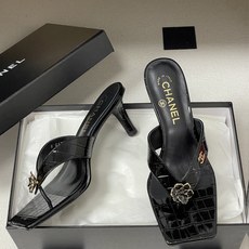 26Ss春夏新款Chanel 小香26最新走秀款 经典双C扣/山茶花人字拖鞋高跟凉拖鞋方头夹脚人字拖鞋细 26Ss春夏新款Chanel 小香26最新走秀款 经典双C扣/山茶花人字拖鞋高跟凉拖鞋方头夹脚人字拖鞋细