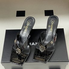 26Ss春夏新款Chanel 小香26最新走秀款 经典双C扣/山茶花人字拖鞋高跟凉拖鞋方头夹脚人字拖鞋细 26Ss春夏新款Chanel 小香26最新走秀款 经典双C扣/山茶花人字拖鞋高跟凉拖鞋方头夹脚人字拖鞋细