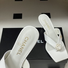 26Ss春夏新款Chanel 小香26最新走秀款 经典双C扣/山茶花人字拖鞋高跟凉拖鞋方头夹脚人字拖鞋细 26Ss春夏新款Chanel 小香26最新走秀款 经典双C扣/山茶花人字拖鞋高跟凉拖鞋方头夹脚人字拖鞋细