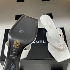 26Ss春夏新款Chanel 小香26最新走秀款 经典双C扣/山茶花人字拖鞋高跟凉拖鞋方头夹脚人字拖鞋细 26Ss春夏新款Chanel 小香26最新走秀款 经典双C扣/山茶花人字拖鞋高跟凉拖鞋方头夹脚人字拖鞋细