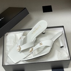 26Ss春夏新款Chanel 小香26最新走秀款 经典双C扣/山茶花人字拖鞋高跟凉拖鞋方头夹脚人字拖鞋细 26Ss春夏新款Chanel 小香26最新走秀款 经典双C扣/山茶花人字拖鞋高跟凉拖鞋方头夹脚人字拖鞋细