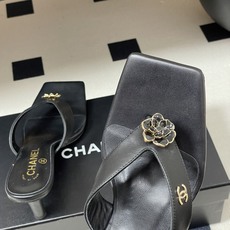 26Ss春夏新款Chanel 小香26最新走秀款 经典双C扣/山茶花人字拖鞋高跟凉拖鞋方头夹脚人字拖鞋细 26Ss春夏新款Chanel 小香26最新走秀款 经典双C扣/山茶花人字拖鞋高跟凉拖鞋方头夹脚人字拖鞋细