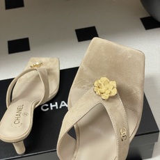 26Ss春夏新款Chanel 小香26最新走秀款 经典双C扣/山茶花人字拖鞋高跟凉拖鞋方头夹脚人字拖鞋细 26Ss春夏新款Chanel 小香26最新走秀款 经典双C扣/山茶花人字拖鞋高跟凉拖鞋方头夹脚人字拖鞋细