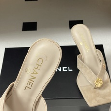 26Ss春夏新款Chanel 小香26最新走秀款 经典双C扣/山茶花人字拖鞋高跟凉拖鞋方头夹脚人字拖鞋细 26Ss春夏新款Chanel 小香26最新走秀款 经典双C扣/山茶花人字拖鞋高跟凉拖鞋方头夹脚人字拖鞋细