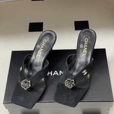 26Ss春夏新款Chanel 小香26最新走秀款 经典双C扣/山茶花人字拖鞋高跟凉拖鞋方头夹脚人字拖鞋细 26Ss春夏新款Chanel 小香26最新走秀款 经典双C扣/山茶花人字拖鞋高跟凉拖鞋方头夹脚人字拖鞋细