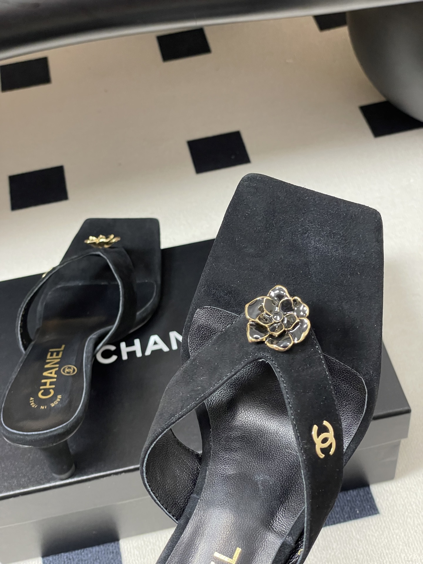 26Ss春夏新款Chanel 小香26最新走秀款 经典双C扣/山茶花人字拖鞋高跟凉拖鞋方头夹脚人字拖鞋细 26Ss春夏新款Chanel 小香26最新走秀款 经典双C扣/山茶花人字拖鞋高跟凉拖鞋方头夹脚人字拖鞋细