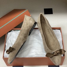 Loro Piana 诺悠翩雅 LP 春夏新款 Primula蝴蝶结平底芭蕾舞鞋麂皮老钱风复古浅口单鞋这 Loro Piana 诺悠翩雅 LP 春夏新款 Primula蝴蝶结平底芭蕾舞鞋麂皮老钱风复古浅口单鞋这