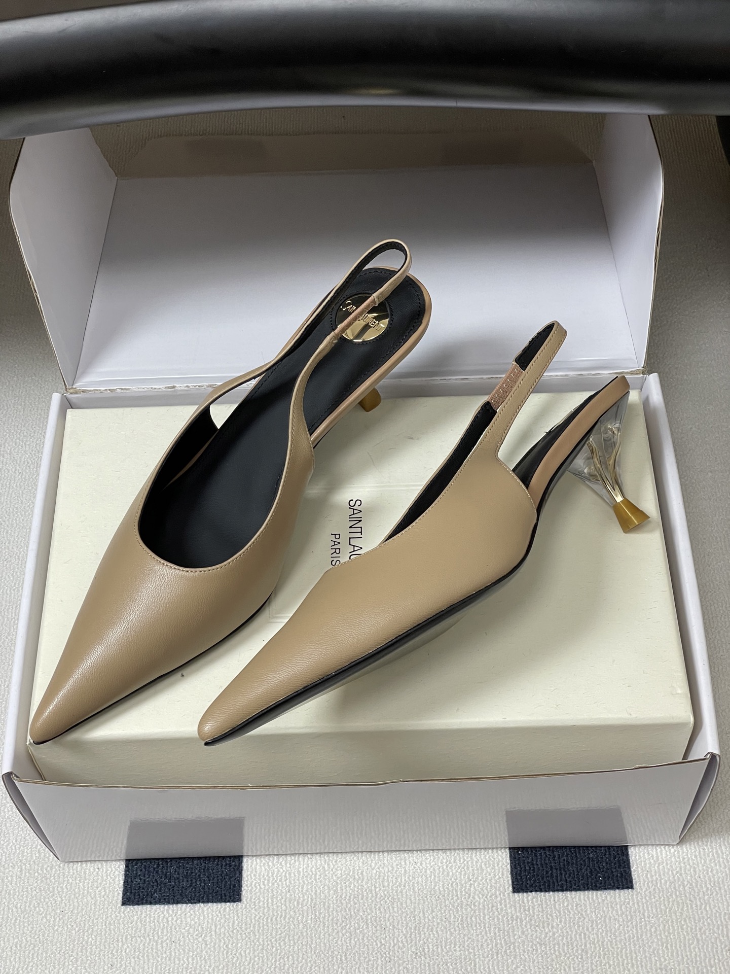 (配高档飞机盒✈️)Saint Laurent 26SS春夏新款 YSL 尖头后空凉鞋🆕透明小猫跟凉鞋自 (配高档飞机盒✈️)Saint Laurent 26SS春夏新款 YSL 尖头后空凉鞋🆕透明小猫跟凉鞋自