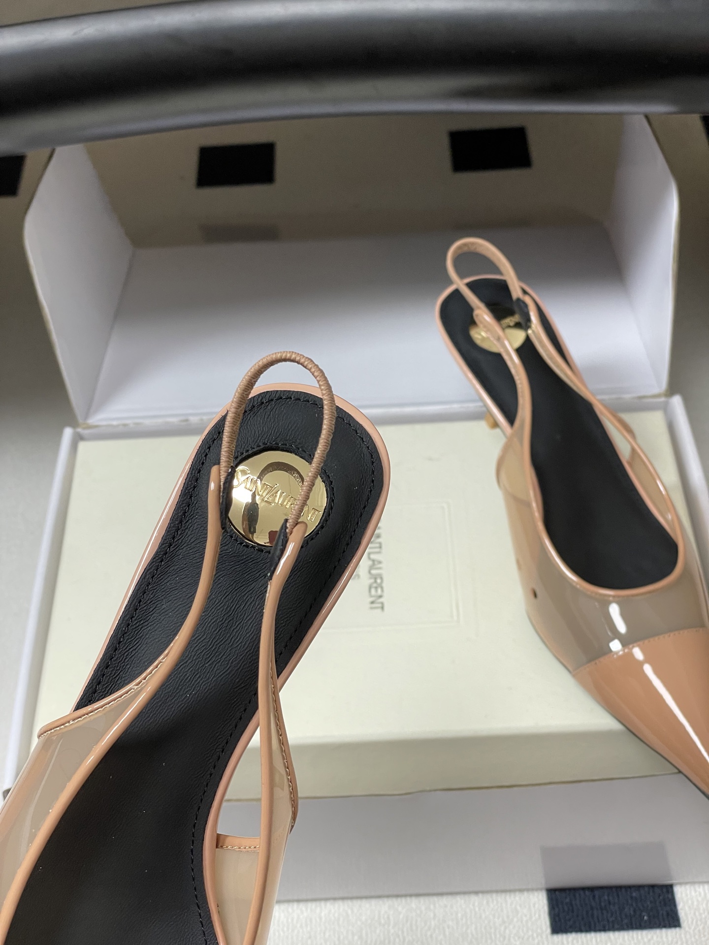 (配高档飞机盒✈️)Saint Laurent 26SS春夏新款 YSL 尖头PVC胶片后空凉鞋🆕透明小 (配高档飞机盒✈️)Saint Laurent 26SS春夏新款 YSL 尖头PVC胶片后空凉鞋🆕透明小
