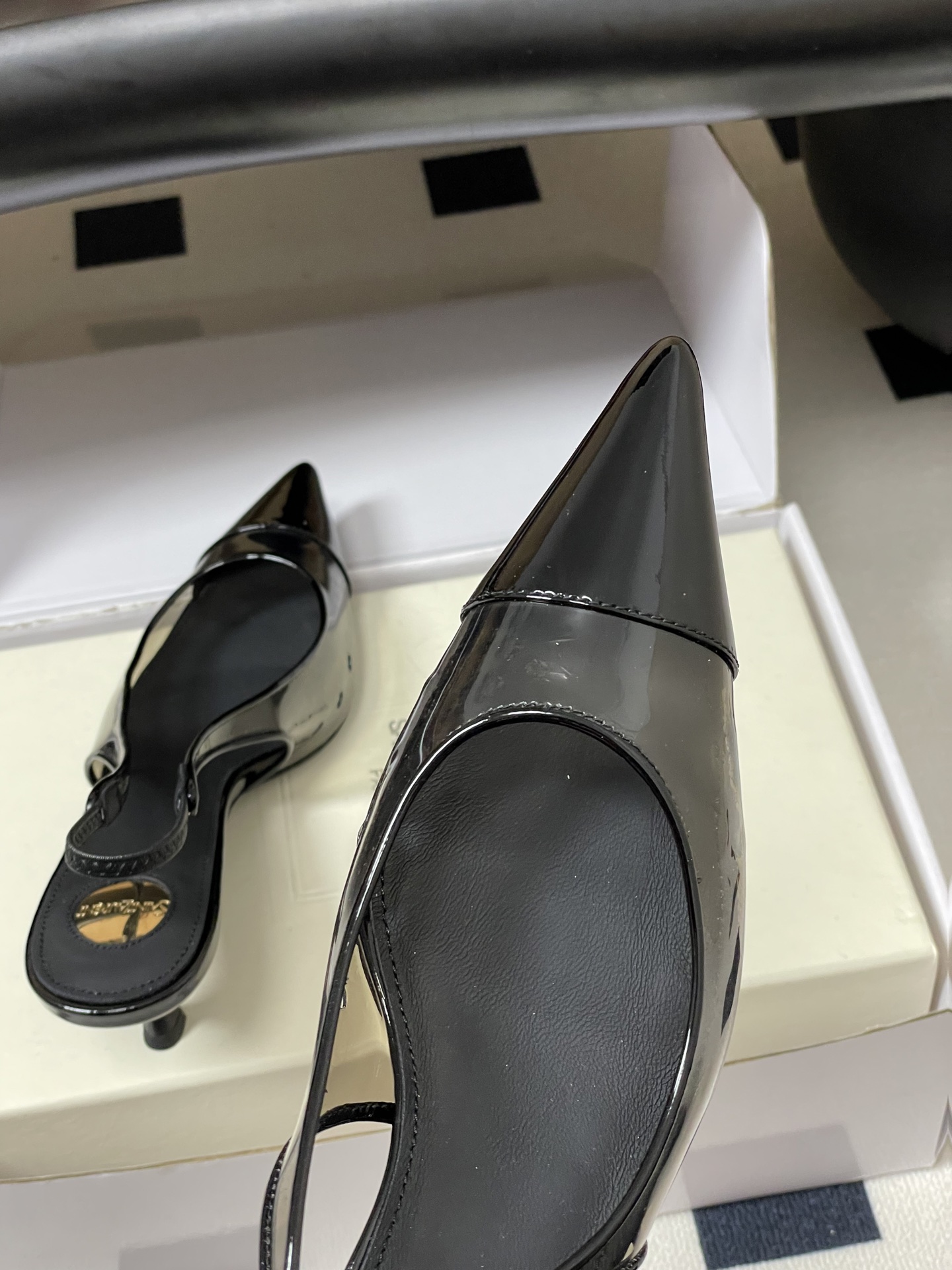 (配高档飞机盒✈️)Saint Laurent 26SS春夏新款 YSL 尖头PVC胶片后空凉鞋🆕透明小 (配高档飞机盒✈️)Saint Laurent 26SS春夏新款 YSL 尖头PVC胶片后空凉鞋🆕透明小