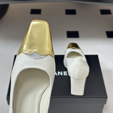 2026春夏新款 Chanel 小香走秀款 小方头金头高跟鞋复古风浅口粗高跟单鞋鞋头的金属色是品牌最具辨 2026春夏新款 Chanel 小香走秀款 小方头金头高跟鞋复古风浅口粗高跟单鞋鞋头的金属色是品牌最具辨