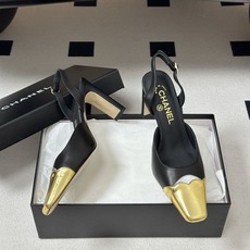 2026春夏新款 Chanel 小香走秀款 小方头金头高跟凉鞋复古风浅口粗高跟单鞋鞋头的金属色是品牌最具 2026春夏新款 Chanel 小香走秀款 小方头金头高跟凉鞋复古风浅口粗高跟单鞋鞋头的金属色是品牌最具