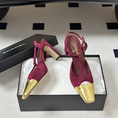 2026春夏新款 Chanel 小香走秀款 小方头金头高跟凉鞋复古风浅口粗高跟单鞋鞋头的金属色是品牌最具 2026春夏新款 Chanel 小香走秀款 小方头金头高跟凉鞋复古风浅口粗高跟单鞋鞋头的金属色是品牌最具