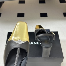 2026春夏新款 Chanel 小香走秀款 小方头金头高跟凉鞋复古风浅口粗高跟单鞋鞋头的金属色是品牌最具 2026春夏新款 Chanel 小香走秀款 小方头金头高跟凉鞋复古风浅口粗高跟单鞋鞋头的金属色是品牌最具