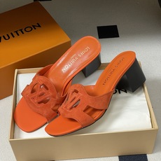 经典款Louis vuitteon路易威登 Lv Isola凉拖鞋系列经典字母logo大扣一字带粗跟拖鞋 经典款Louis vuitteon路易威登 Lv Isola凉拖鞋系列经典字母logo大扣一字带粗跟拖鞋