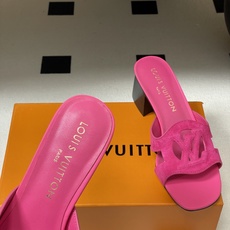 经典款Louis vuitteon路易威登 Lv Isola凉拖鞋系列经典字母logo大扣一字带粗跟拖鞋 经典款Louis vuitteon路易威登 Lv Isola凉拖鞋系列经典字母logo大扣一字带粗跟拖鞋