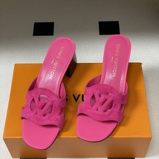 经典款Louis vuitteon路易威登 Lv Isola凉拖鞋系列经典字母logo大扣一字带粗跟拖鞋 经典款Louis vuitteon路易威登 Lv Isola凉拖鞋系列经典字母logo大扣一字带粗跟拖鞋