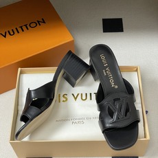 经典款Louis vuitteon路易威登 Lv Isola凉拖鞋系列经典字母logo大扣一字带粗跟拖鞋 经典款Louis vuitteon路易威登 Lv Isola凉拖鞋系列经典字母logo大扣一字带粗跟拖鞋