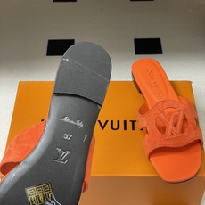 经典款Louis vuitteon路易威登 Lv Isola凉拖鞋系列经典字母logo大扣一字带粗跟拖鞋 经典款Louis vuitteon路易威登 Lv Isola凉拖鞋系列经典字母logo大扣一字带粗跟拖鞋