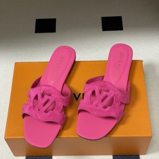 经典款Louis vuitteon路易威登 Lv Isola凉拖鞋系列经典字母logo大扣一字带粗跟拖鞋 经典款Louis vuitteon路易威登 Lv Isola凉拖鞋系列经典字母logo大扣一字带粗跟拖鞋