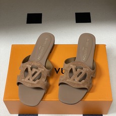 经典款Louis vuitteon路易威登 Lv Isola凉拖鞋系列经典字母logo大扣一字带粗跟拖鞋 经典款Louis vuitteon路易威登 Lv Isola凉拖鞋系列经典字母logo大扣一字带粗跟拖鞋